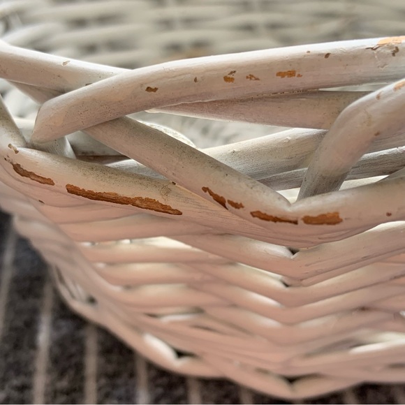 Vintage Basket / Home Decor Basket / Vintage White Basket / Old Fruit Basket. - Picture 6 of 17